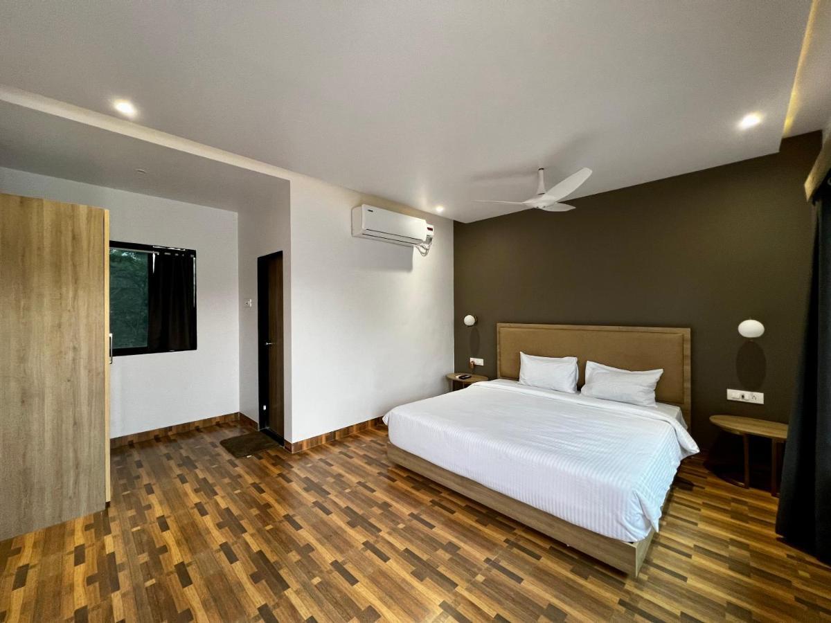 Paramount Riverfront Resort & Spa, Karjat Extérieur photo