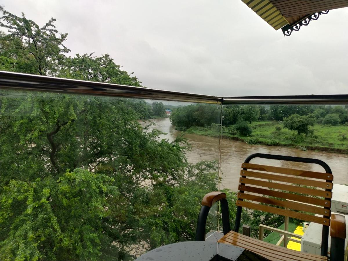 Paramount Riverfront Resort & Spa, Karjat Extérieur photo
